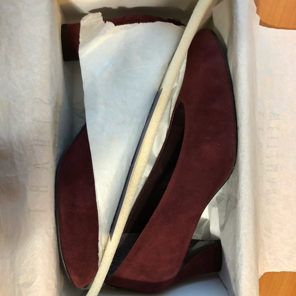 Size 9M Bordeaux Suede Stuart Weitzman heels - Picture 10 of 14